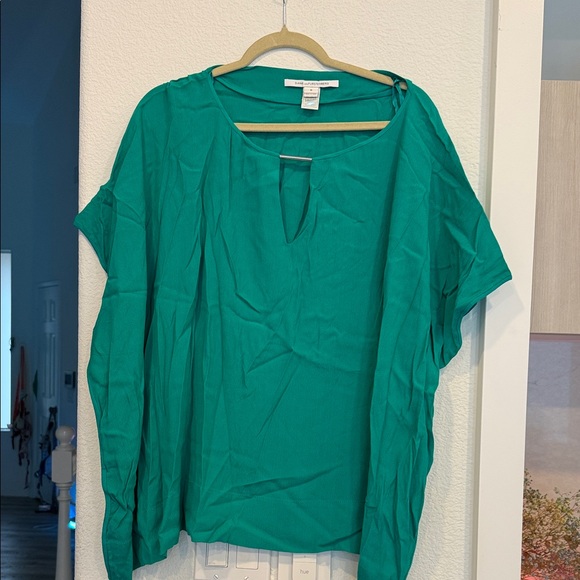 Diane Von Furstenberg Tops - Diane Von Furstenberg Vibrant Green Blouse